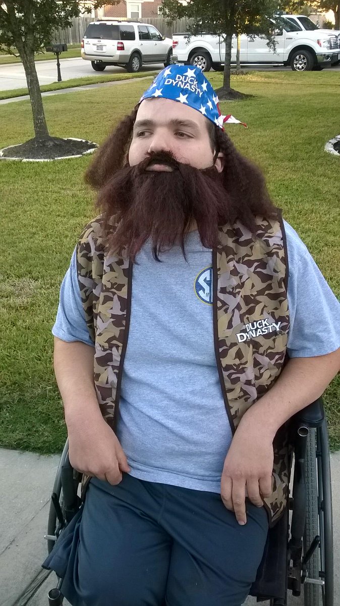 LesAnneEllis's tweet image. @williebosshog @JaseDuckman this is my brother, Joe. Any way this BIG FAN could meet y'all for his 30th B-day? #Dream