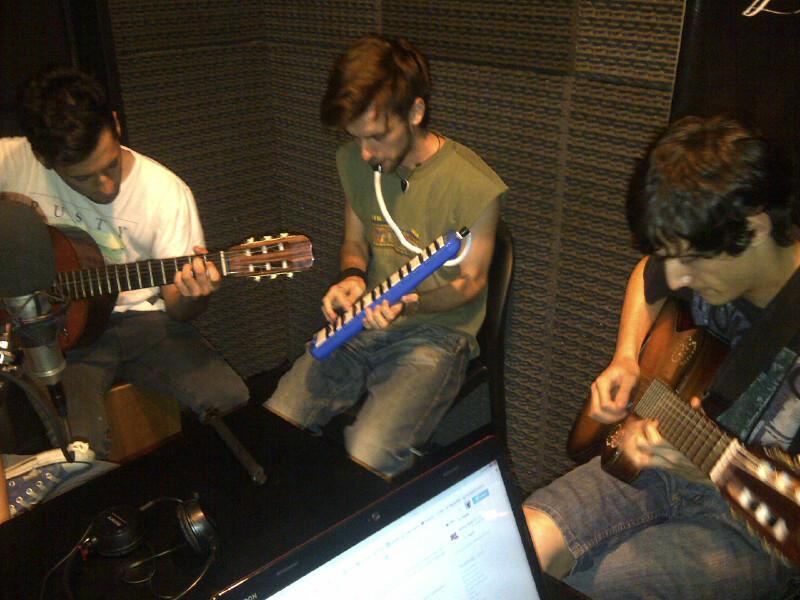 MSComprimir's tweet photo. Recién pasó "Volver a creer" de los @nuxprogresivo y ahora nos regalan su 2do tema en versión acústica "Habitación 5" http://t.co/UV9MGzbuid