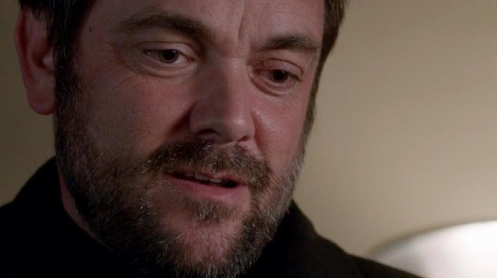Mark_S_Fans's tweet photo. 'Let's go take a howl at that moon.' - Crowley (Supernatural) #MarkSheppardMonday http://t.co/NODgio0spP