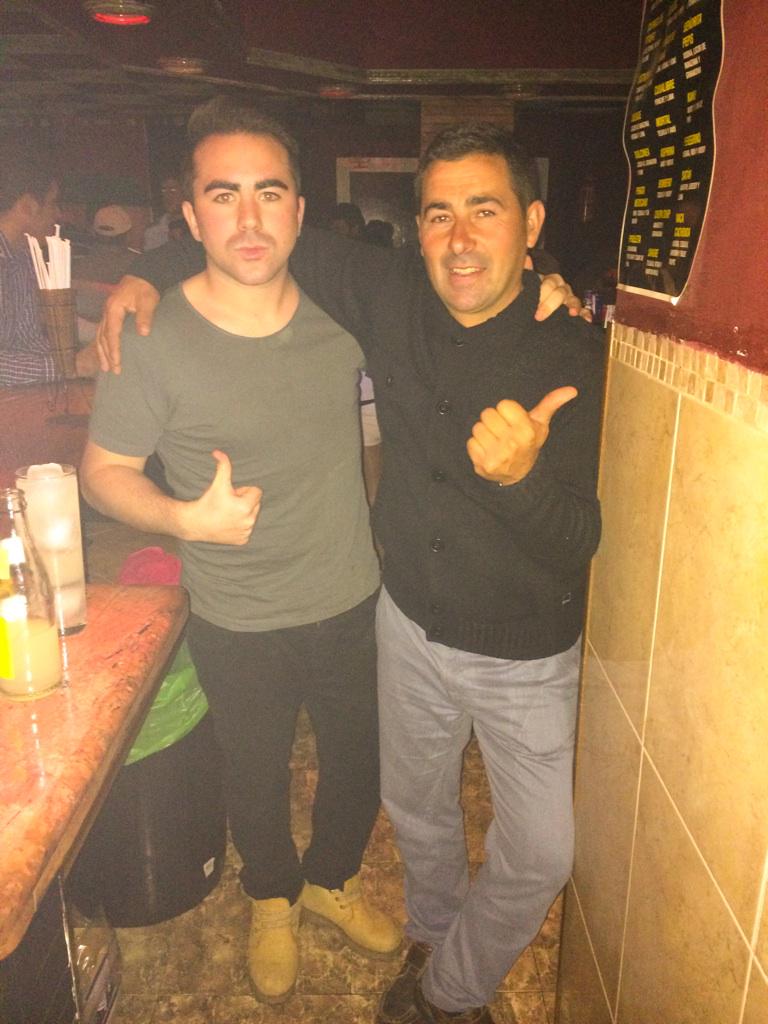 kenyjmgo's tweet photo. Noche espectacular en @PubCominos #Graciasantonio http://t.co/u7kJpsxNT9