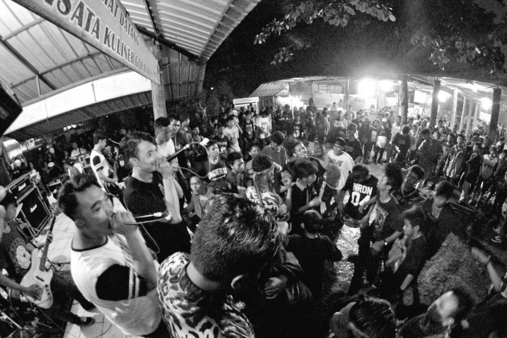 NOToffcl's tweet photo. @notoffcl feat @SecretMe_Bekasi  @wisatakuliner | @notoffcl feat @syesyerday @widyanusantara http://t.co/dVfinyRRJS