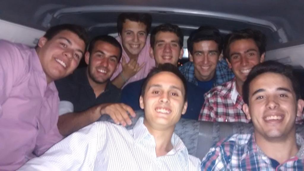 Burrito7N's tweet photo. "@FranDomaica: Salidusa con la bandaaa #Hermanos http://t.co/vq1YvQJx6H" La #Mamivan