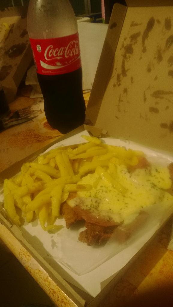 EdduStyle's tweet image. Una súper mega napolitana con fritas y boxeo por  Tyc Sports