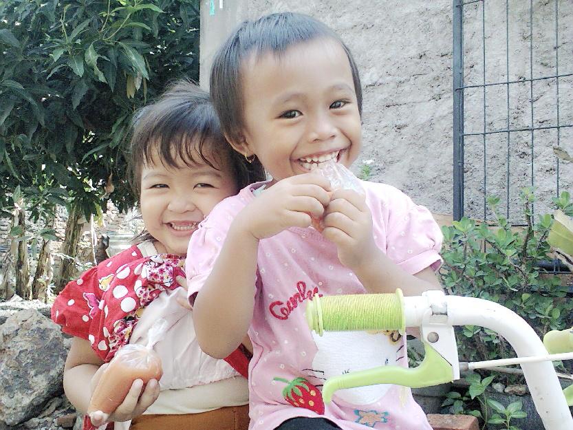 bayu_th's tweet photo. #mysuperstar #lala #rara via #Camera360# http://t.co/hHMNiozgoZ
