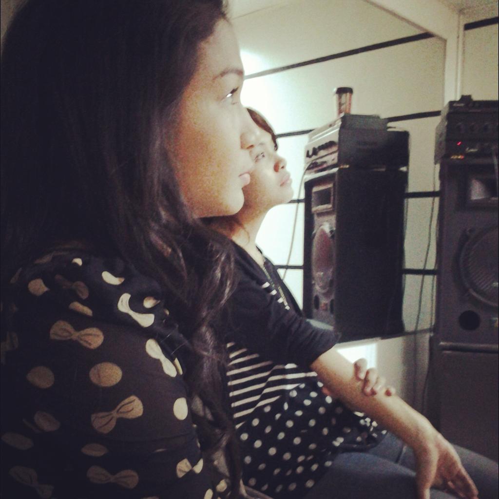 sheenacaldona01's tweet photo. 1st session □□🎧🎶
#vOICELESSON
#CENTERFORPOP http://t.co/3BAv8zMooz
