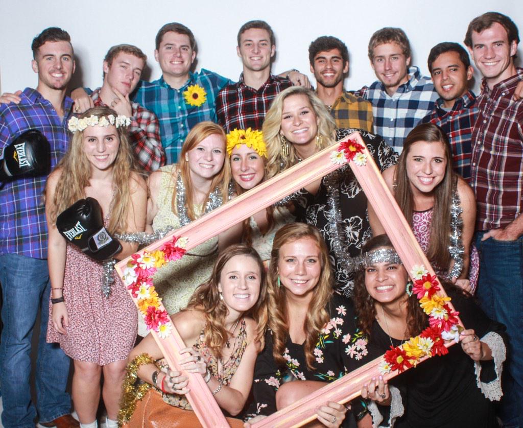 Kornerbooth's tweet photo. KORNERBOOTH SNEAK PEEK: @aggiephilamb Flowers &amp; Flannels. RT if you're in this!!! http://t.co/vmEdbtUPRP