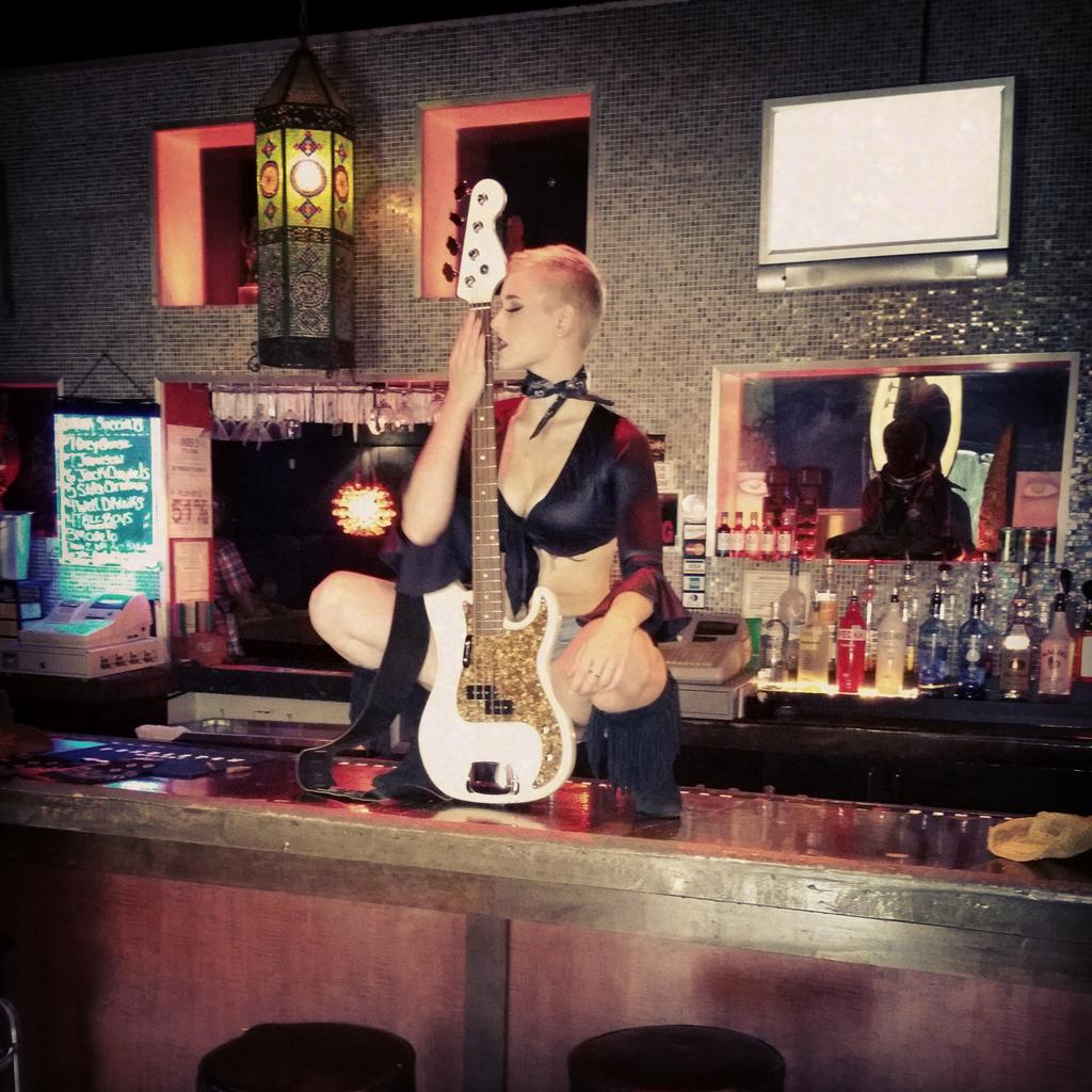 OfficialDarion's tweet photo. Look at this dame! Stay tuned for the shots of us together. http://t.co/PdGn6TwdWb