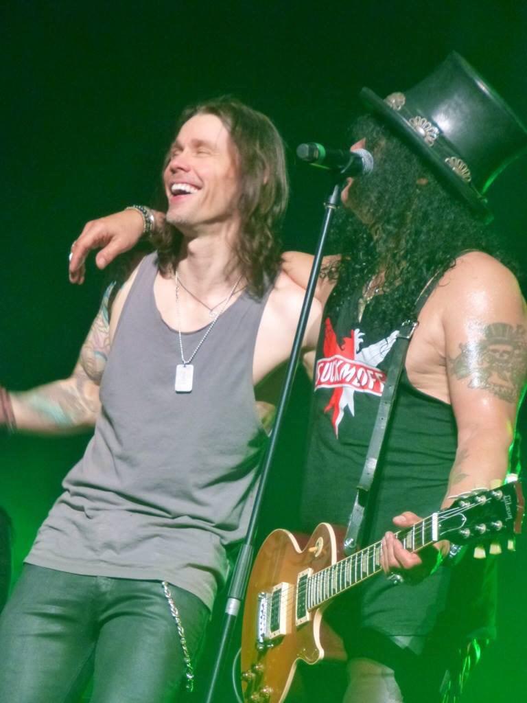 MylesKennedyArg's tweet photo. [PHOTOS] @Slash &amp; @MylesKennedy in Leeds Nov 29th • #WorldOnFire #WOFTour #WOF2014  📷 by @tako217 http://t.co/8CL4bwvfMt