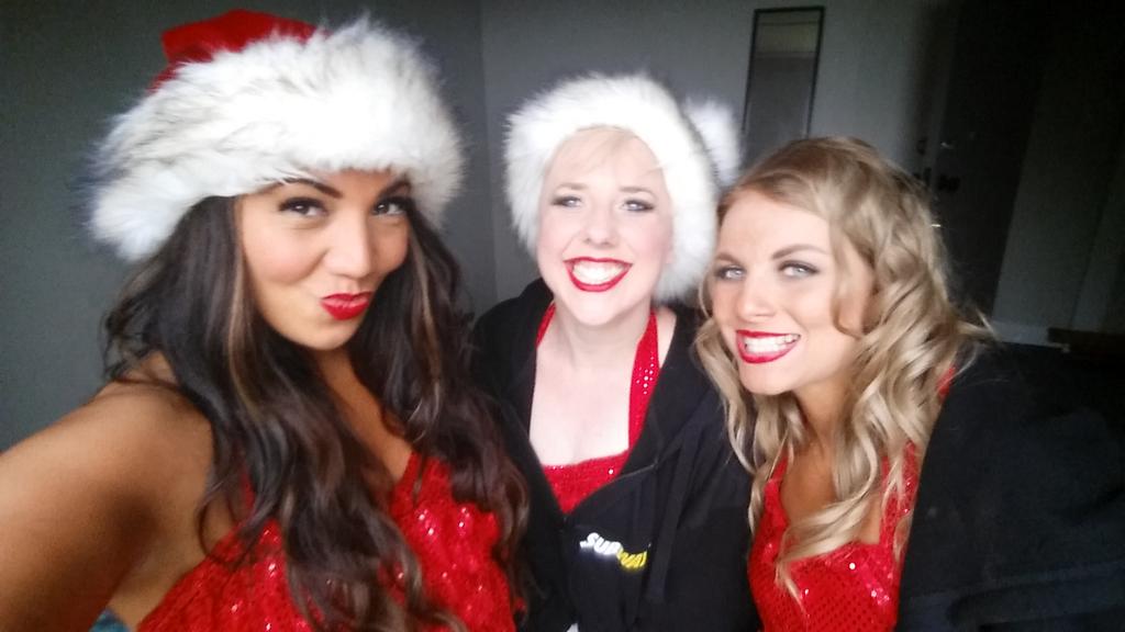 OtagoDancer's tweet photo. Santa Parade 2014 #OtagoDancers #MoreFM #MostWonderfulTimeOfTheYear #Christmas #Kisses #dance #Performance #Dunedin http://t.co/2q28VuZdPA