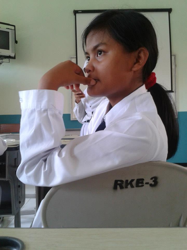 7G8H9H's tweet photo. #mercurypapchallenge Laely, wajah serius dan ruang RKB-3 #mercurymemory http://t.co/FmZqsu9zv9