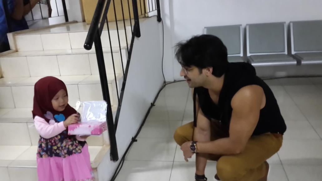 Fatigon__Id's tweet photo. Gift from little fan for @Shaheer_S so sweat @PanahArjunaANTV @whatsonANTV jadi Arjun seneng banget neh http://t.co/0J7HHgQI2b