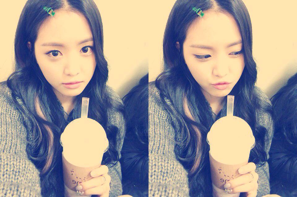 Apink_2011's tweet photo. [#나은] 잠시후! 인기가요 #LUV 무대 기대해주세요!! 추우신데 와주신 팬분들 그리고 다른 곳에서 응원하고 계신 팬분들 모두 모두 감사드려요!!! http://t.co/sCe4hwTLJ4