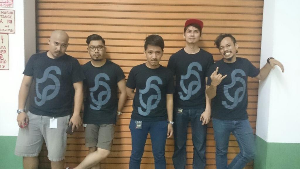 SumonSep's tweet photo. ~ Summer on September after the show in Kota Kinabalu. Noticed our T-Shirts? Contact us to get them. :) http://t.co/iAUw26ULX4