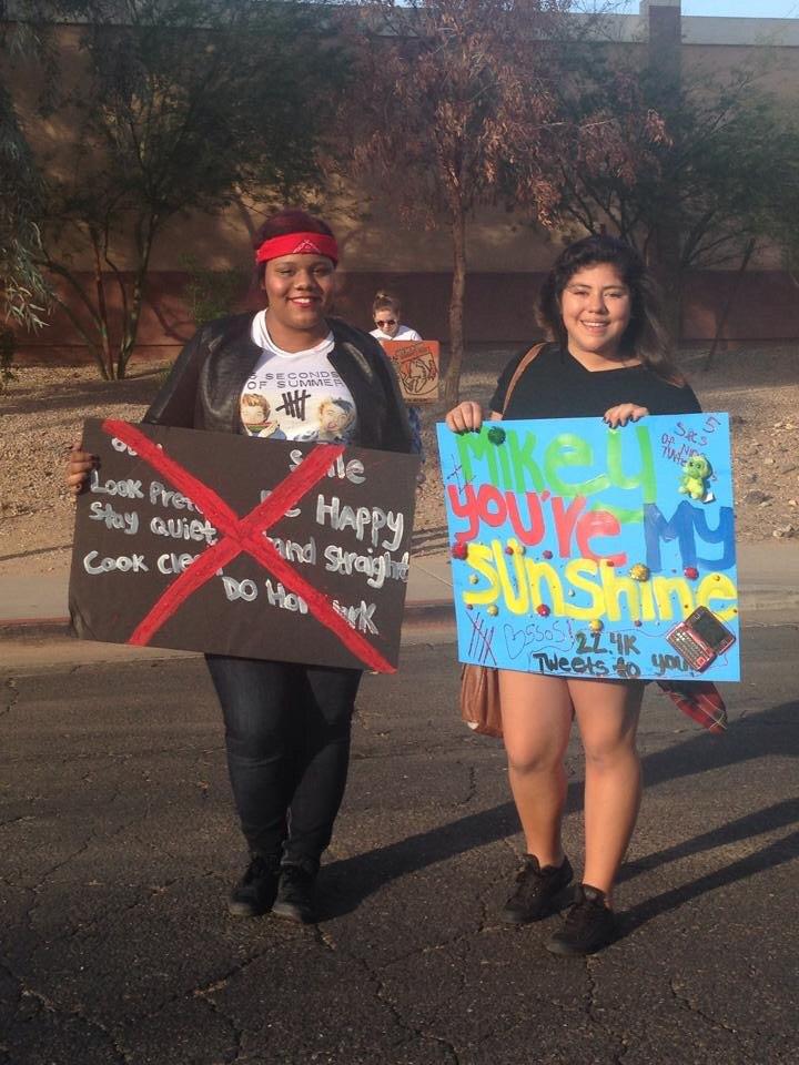 Bri_Marie143's tweet photo. Can we please fucking do this day again #5sosarizona #RWYSOAZ #5sosinphoenix @Ashton5SOS @Michael5SOS @5SOS ๐ญ๐ญโค๏ธ๐ฐ๐โค๏ธ๐ญ http://t.co/eJpQz7YDVb