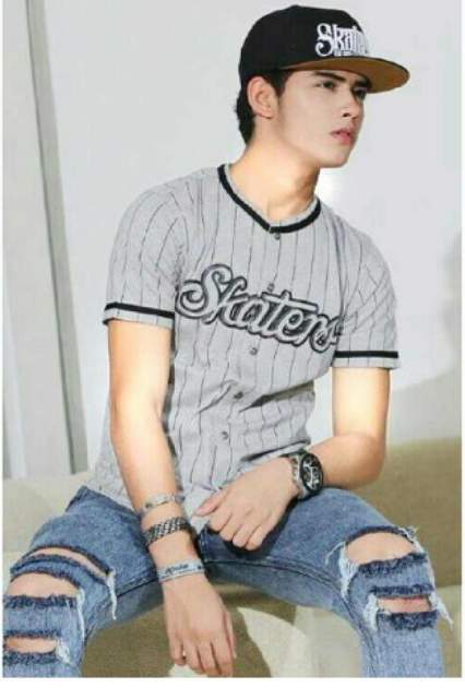 gantengan mana??