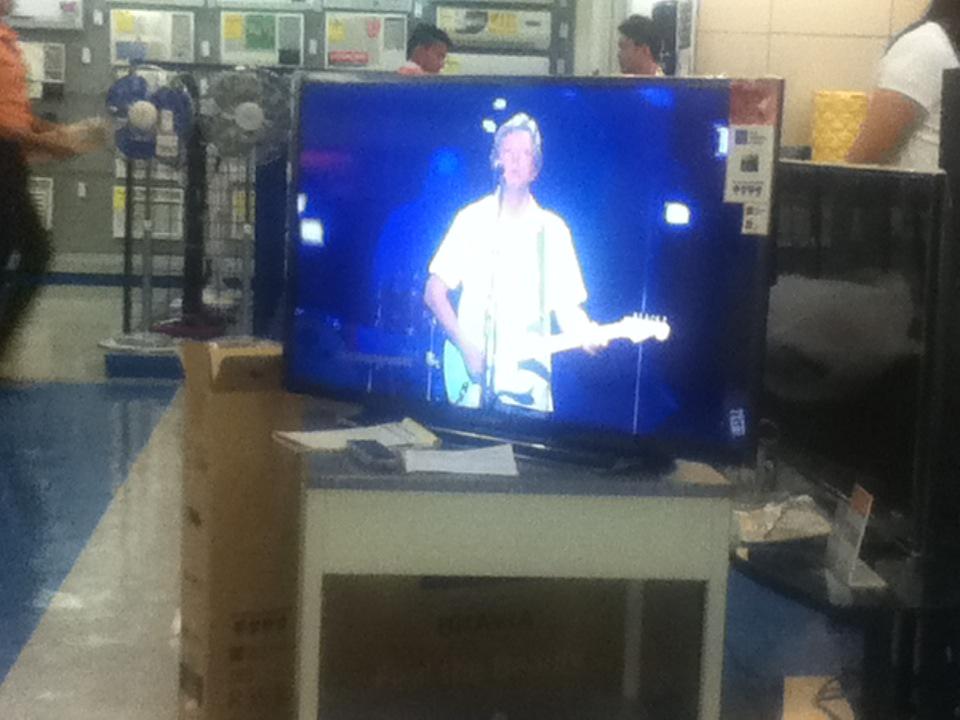 makechba's tweet image. Sony Bravia is coming home (@ SM Appliance Center in Parañaque City, Metro Manila) 4sq.com/1s0Lslh