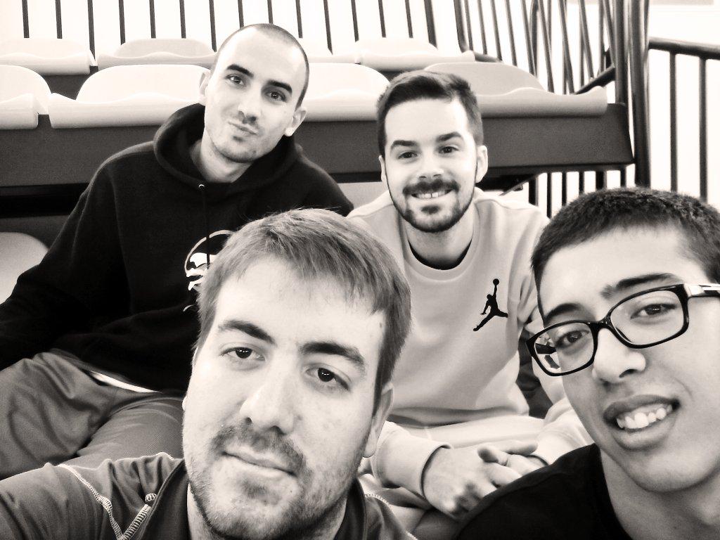 OscarMostoles's tweet photo. Pasar el grupo de primeros en el #3x3FebGoFit está muy bien. #Nivelaco!! Team #RichmondOliers http://t.co/cvFIKLIHbC