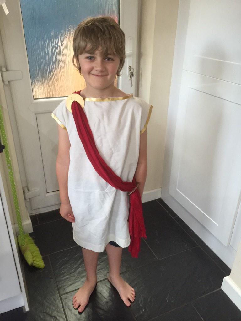 shazwkd1981's tweet photo. @SarahLewis3L @RowParkAcademy! Roman costume made and ready to bring to school next week! #romanthomas! X http://t.co/VIHMXOuhQs