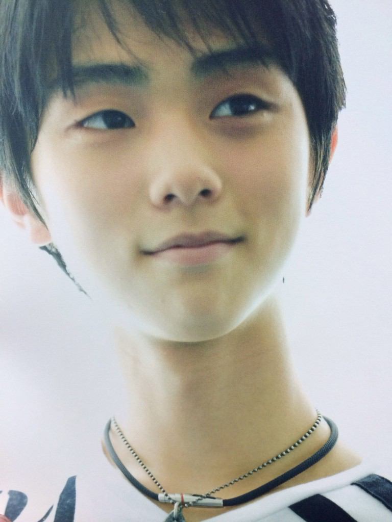 To my favorite figure skater, happy birthday yuzuru hanyu, keep soaring high~iloveyou~ 