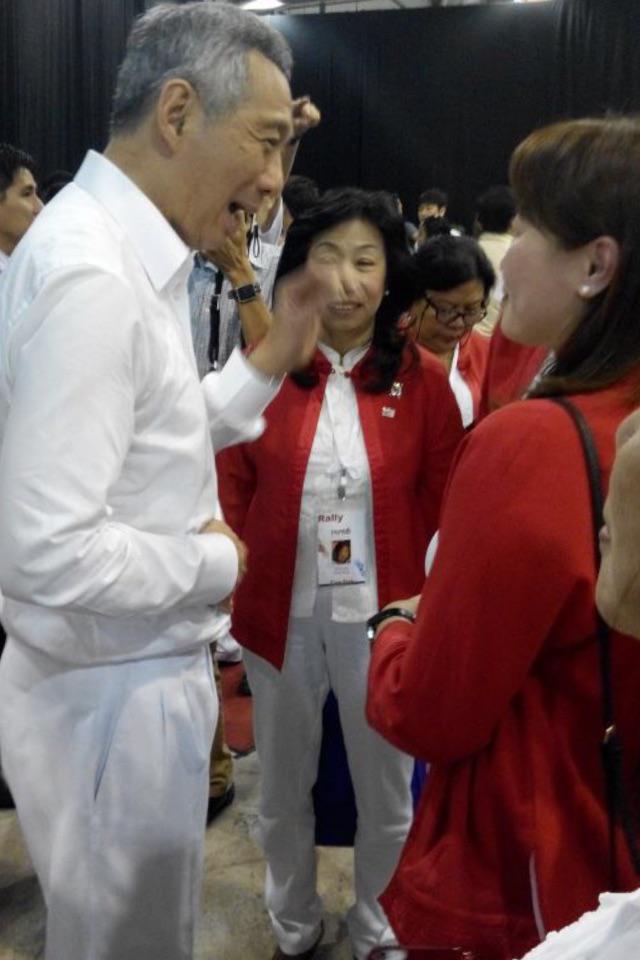 dply168's tweet photo. A quick sharing with PM on PGP at today's PAP 60 rally. http://t.co/QDPVBpz35J http://t.co/VNfjmghy02