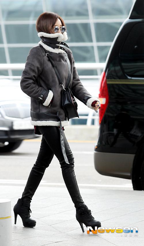whyilovehyomin's tweet photo. @b89530 Runaway ModeL??i CAN'T believe U can look CooL+Cute at the #same_time haha..U look #tired but still have #Fun http://t.co/4Zd384ankt