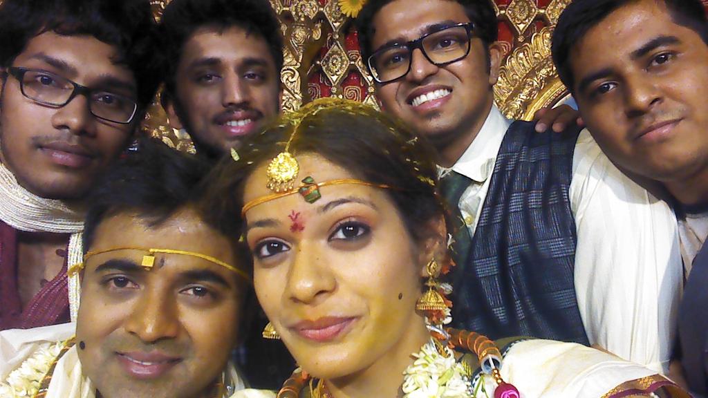 TS_Aditya's tweet photo. Dolly ki shaadi :D :D http://t.co/p25DFm6bNJ