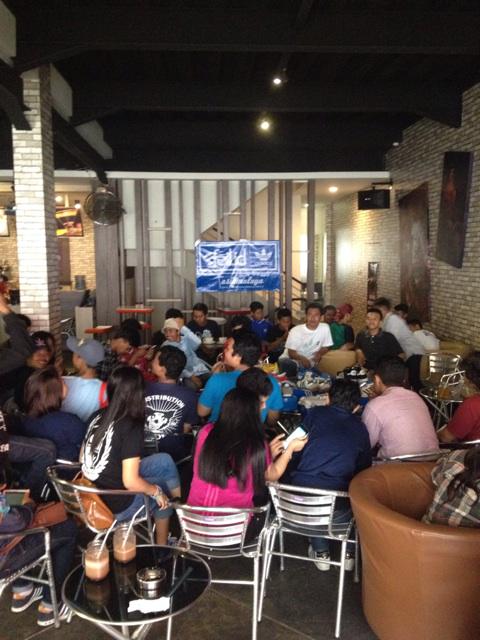 Asiknya gathering .. Ngobrol2 sesama penyuka adidas #tasikngadasler