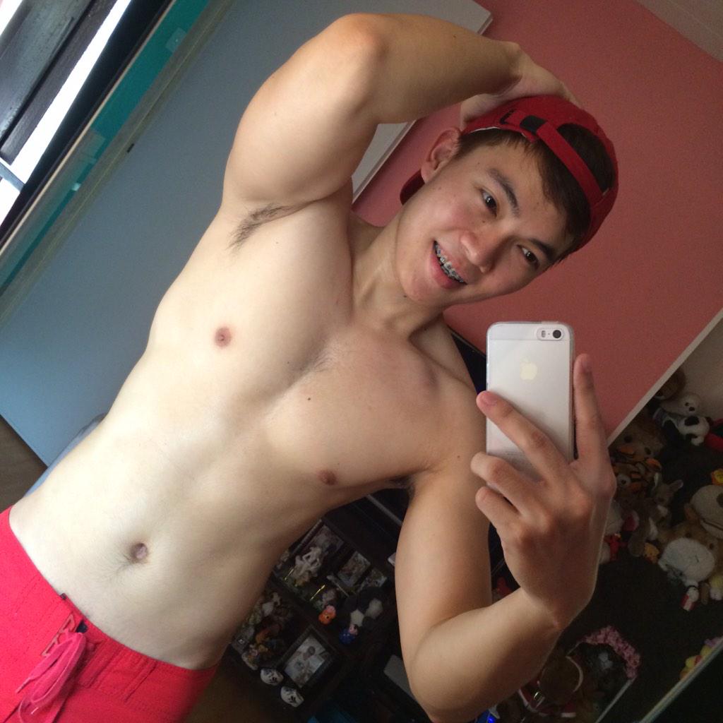 kingpee2014's tweet photo. No Pain No Gain! #fittofit http://t.co/k29Fe6tNYW