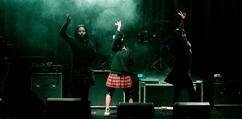 Nah ini <a href="/JKT48CIBINONG/">CIBINONG 48 FAMILY</a> yg lagi perfom di Bogor Mix 4 Fun <a href="/BMF_IPB2014/">Bogor Mix 4 Fun </a>