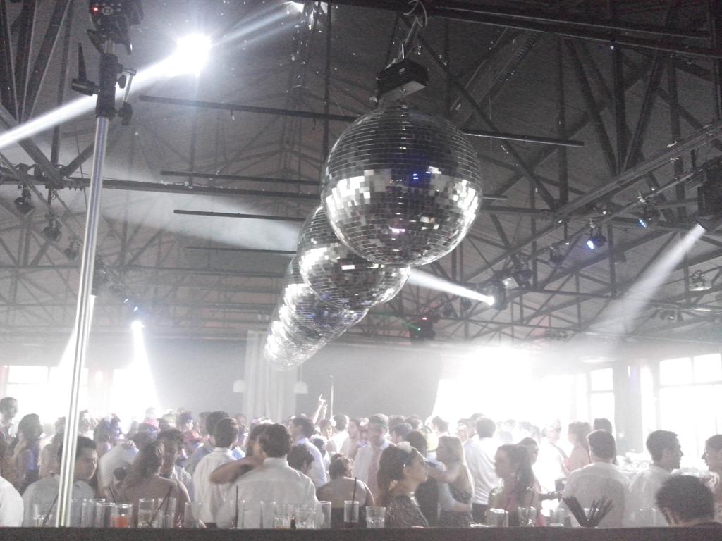 diegocmoran's tweet photo. Fieston en @GardenSanIsidro @ma_blum @murogiribone @SarapuraDJS http://t.co/j5s9yq0Hvp