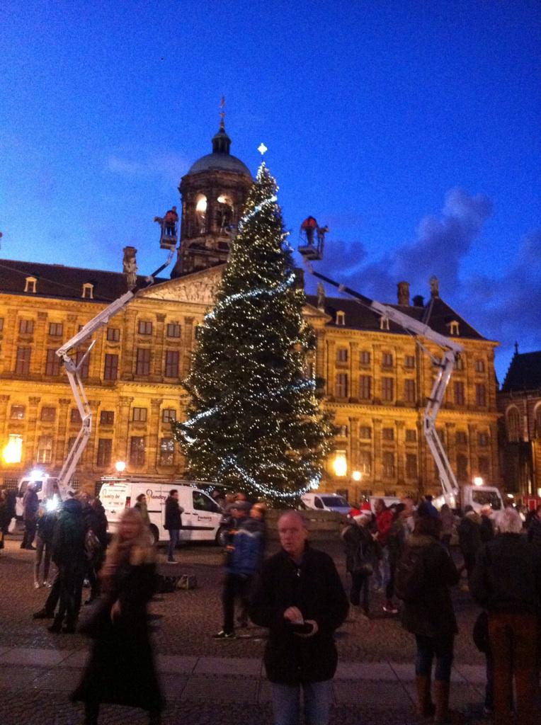 amsterdamguru's tweet photo. AmsterDAM Christmas Tree Set to Sparkle, last night ;) #treeislit #dam #square @Iamsterdam http://t.co/eOvfwFIHjn