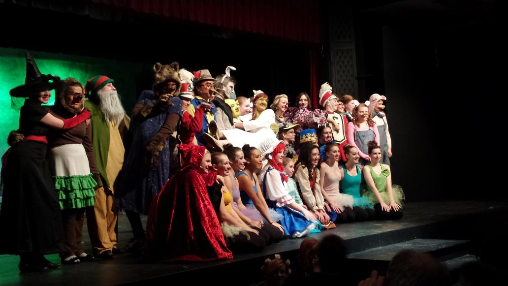 BuglassK's tweet photo. S/O to @StoonPubSchools Bedford Road cast and crew of Shrek the Musical! #traditioncommitmentexcellence #bravo http://t.co/IPSvRDoztH