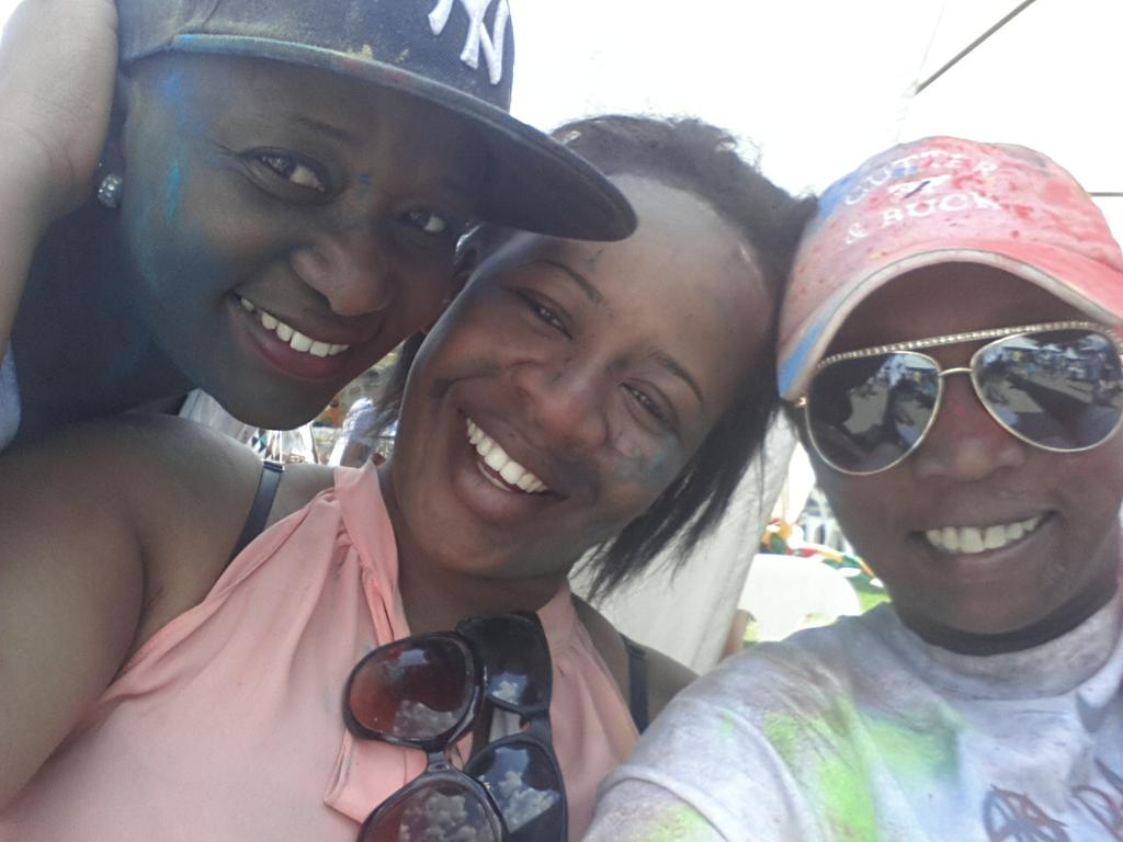 Tafmutin's tweet photo. #happypeople always #friends @Shannon_Tsvangi #zimcolourrun http://t.co/TCGlHjgKHm