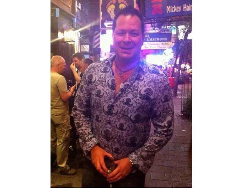 brilliant_wib's tweet photo. Gk mw kalah sama lo @ronnyhelmawan "@VIVAnews: Bule Ini Bangga Pake Batik Korpri http://t.co/Il1BrbMLhF http://t.co/MSwXhWSkgp"