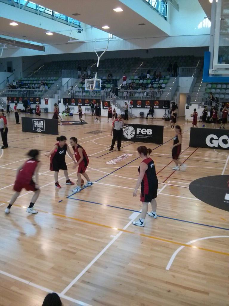 GIGANTESbasket's tweet photo. Ya está en marcha el Torneo 3x3 GoFit Vallehermoso, en Madrid. Ambientazo de basket! #3x3FebGoFit http://t.co/GR40sxaM2w