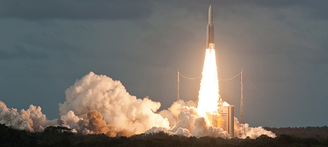 ShuttleAlmanac's tweet photo. New Pic 1 - Launch of @Arianespace #ArianeV #VA221 carrying DIRECTV-14 and GSAT-16 comsats from Kourou http://t.co/tAhM6Yohib