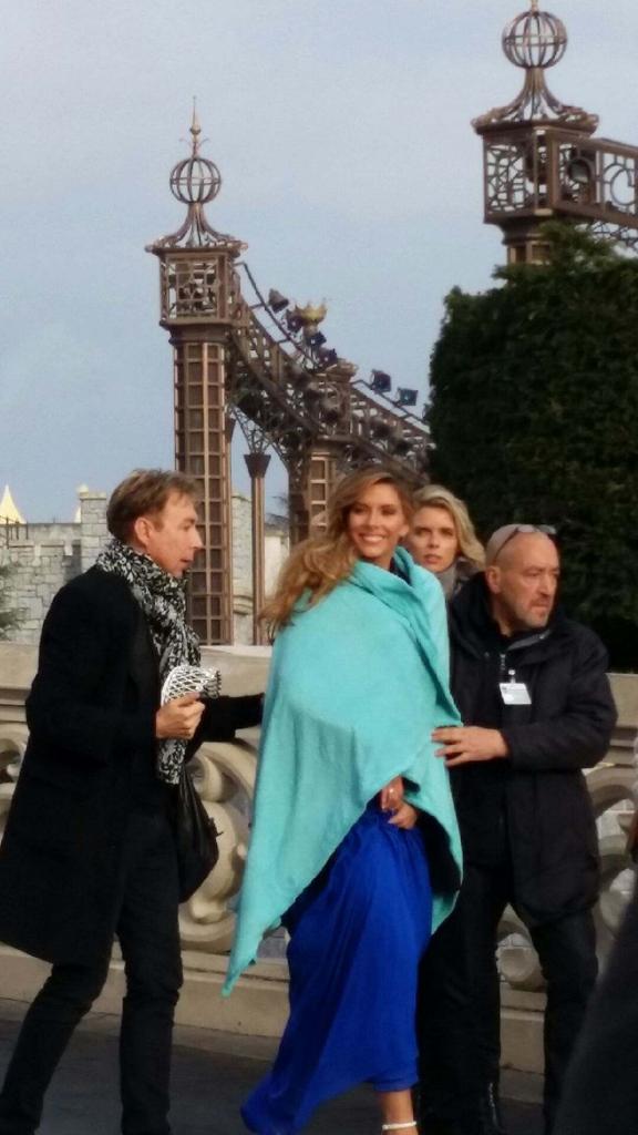 ManonLorente's tweet photo. Deux  belles princesses à Disney @SylvieTellier @sylvieet #MissFrance2015 http://t.co/qVD0Tq7P5P
