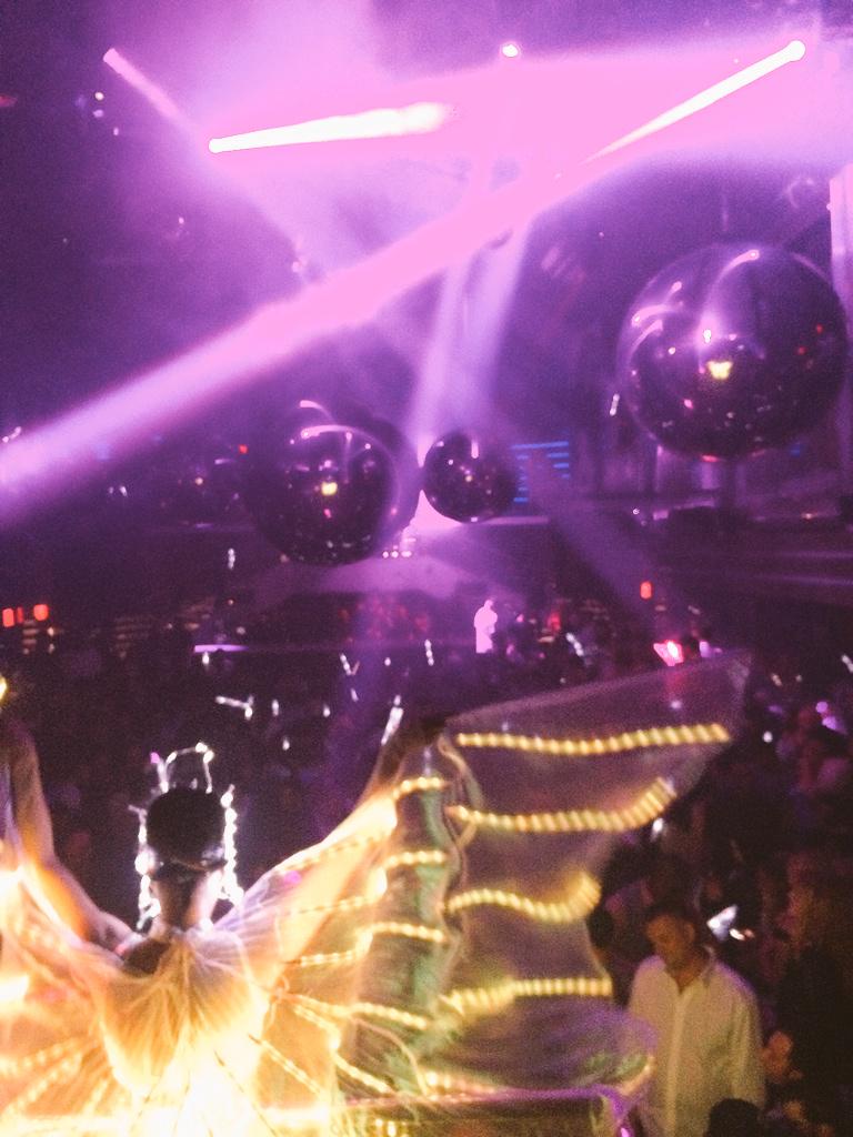 social_yeti's tweet photo. @kaskade performing at @LIVmiami - @DanBilzerian @thatchershultz http://t.co/kB7AK7DgLw