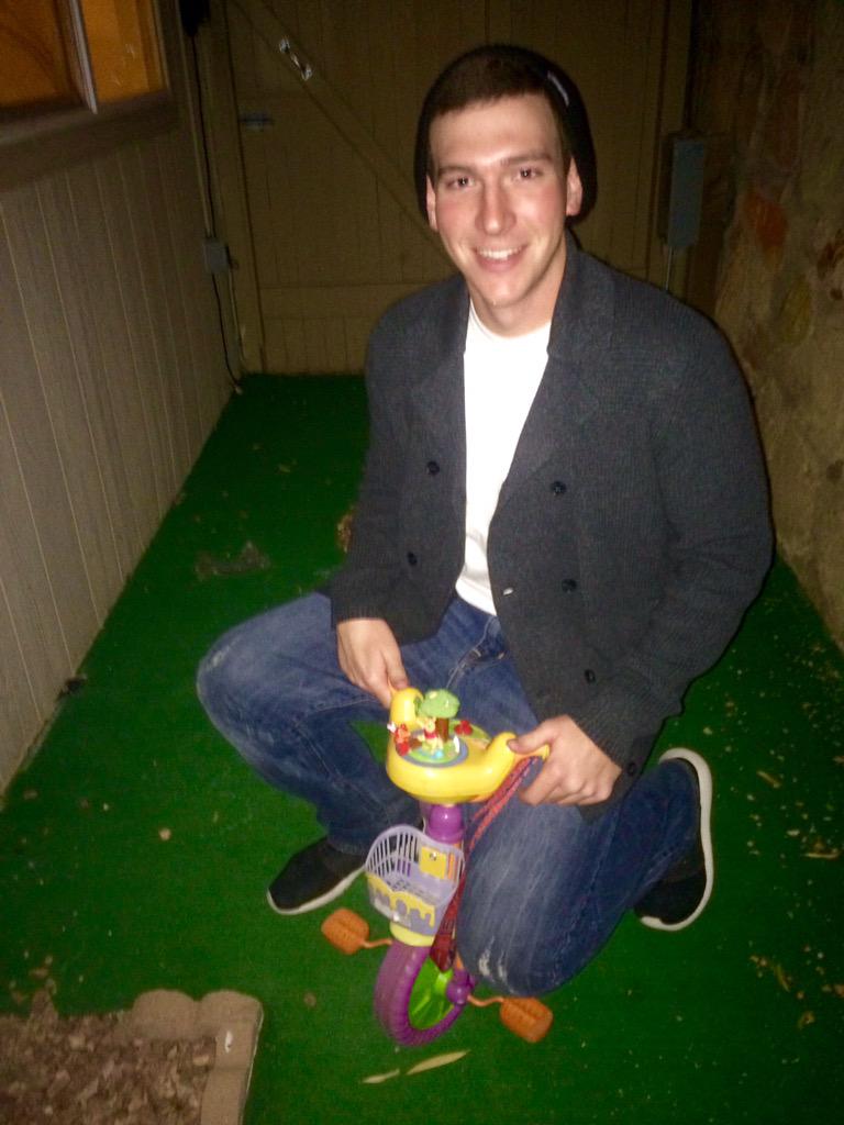 cam_youhearme's tweet photo. This was a normal sized tricycle. #immassive http://t.co/NuZypviebq