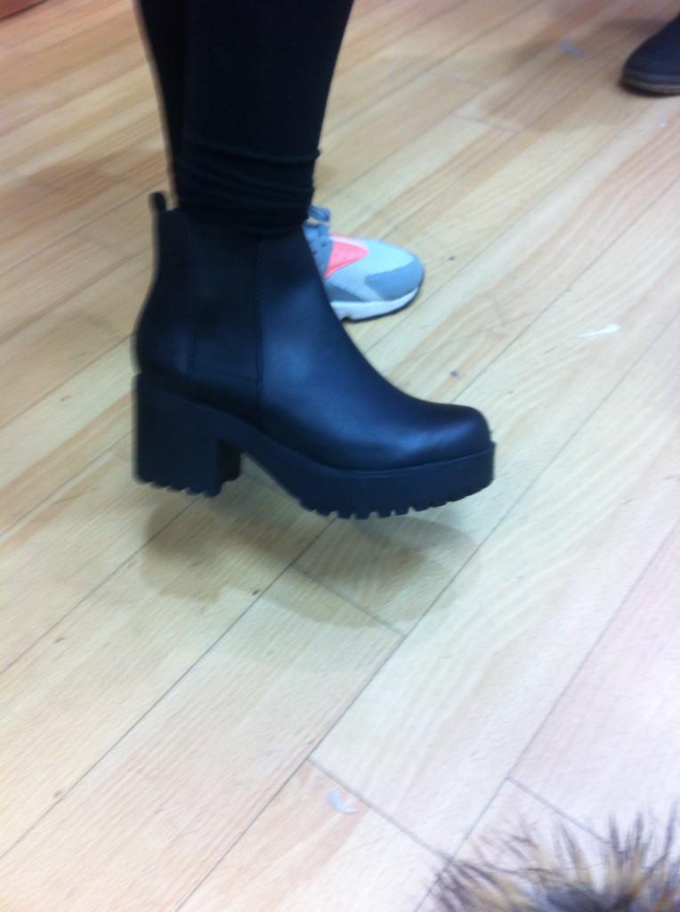 oliviaspeed041's tweet photo. Xmas shoes 💎💎💎 http://t.co/aYPV5vVafT
