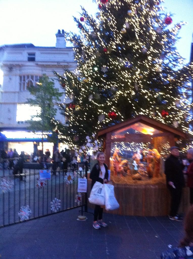 oliviaspeed041's tweet photo. Last night in town xx http://t.co/zZLHmVqip4