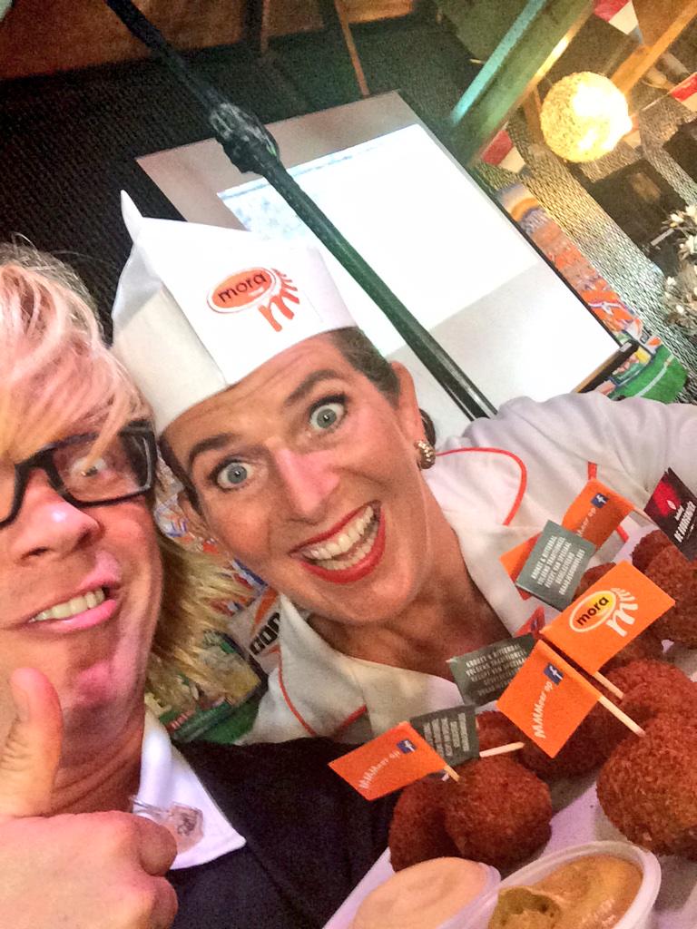 benniesolo's tweet photo. Dinsdag gaan we voor @EventZ_NL naar Keulen met de #Houvanhollandshow voor de @DeZonnebloem met #coravanmora http://t.co/CaDgmGI0KH