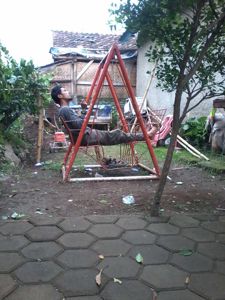 KarindingBoseh's tweet photo. persiapan sesi latihan bari murak liwet @KarindingBoseh  @Sukmaraksa &amp; karasula aya mang hendra @karinding_attck  oge http://t.co/8r26KOuQRj