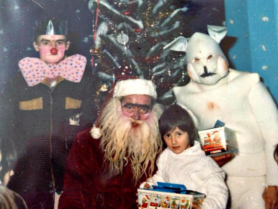 TourettesSanta's tweet photo. selfie!! Me, Frosty, Colin the head elf and some delightful SPOILTBRATBASTARD child!
SCx #Christmas http://t.co/mx3J0LyuQw
