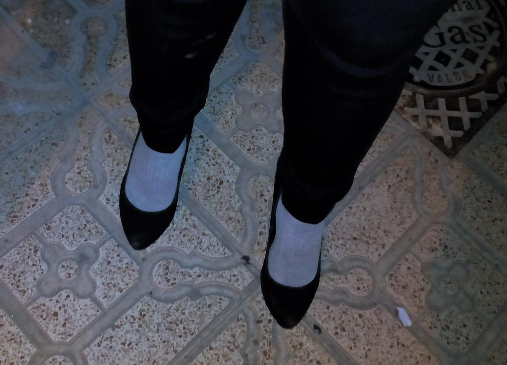 Lourdes_Jordan_'s tweet photo. Que te duelan los pies y tu amiga te cambie sus botines por tus zapatos, sin importarle hacer el ridiculo :-)  .. http://t.co/g53Ge5CUps