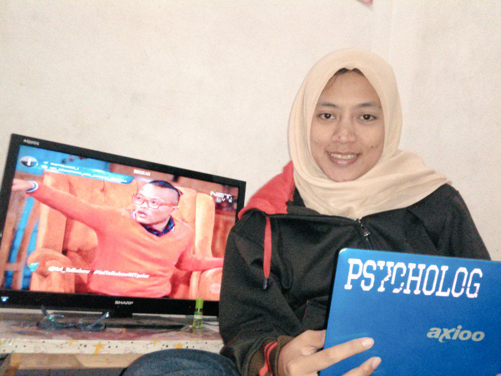 Refreshing krna tugas kuliah bnyk  g perlu jauh. Nonton acara NET TV aja sngt menghibur <a href="/netmediatama/">Netmedia</a> #netmilliuner_5