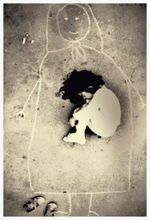 Iambuys's tweet photo. The little girl has never seen her mother, so she drew a mom on the ground and fell asleep with her.  Orphanage. http://t.co/FS7lrThcSu