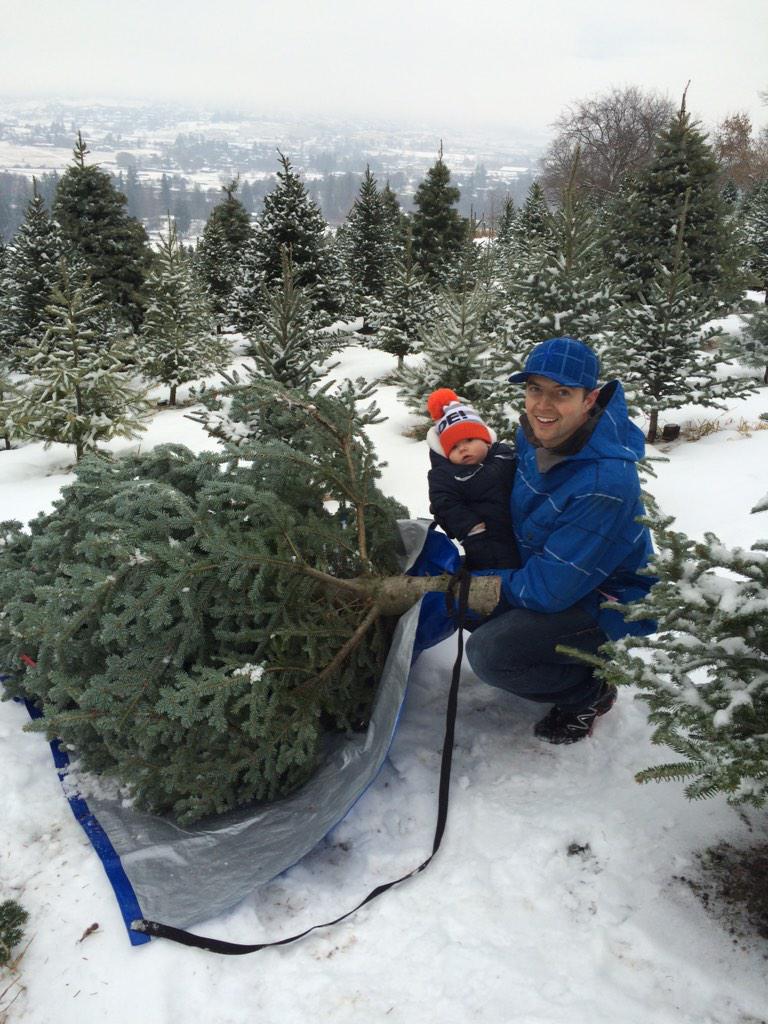 DrBerdan's tweet image. Great morning at Whites Christmas tree farm with my family.  First Christmas with our little one. #twofrontteeth?