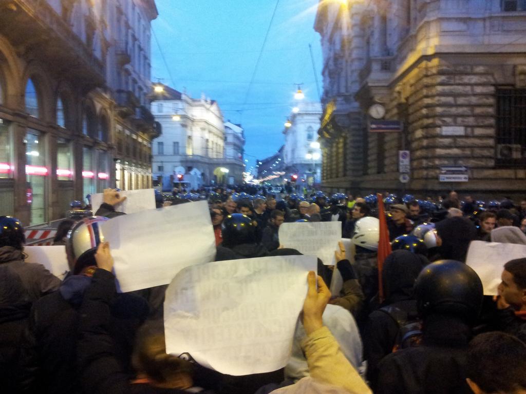Cantiere's tweet photo. students &amp; #StopEvictions activist vs #PrimaScala: #IMF &amp; Casta we won't pay your crisis #FuckAusterity #GlobalAnswer http://t.co/uQ9KBFkO9I