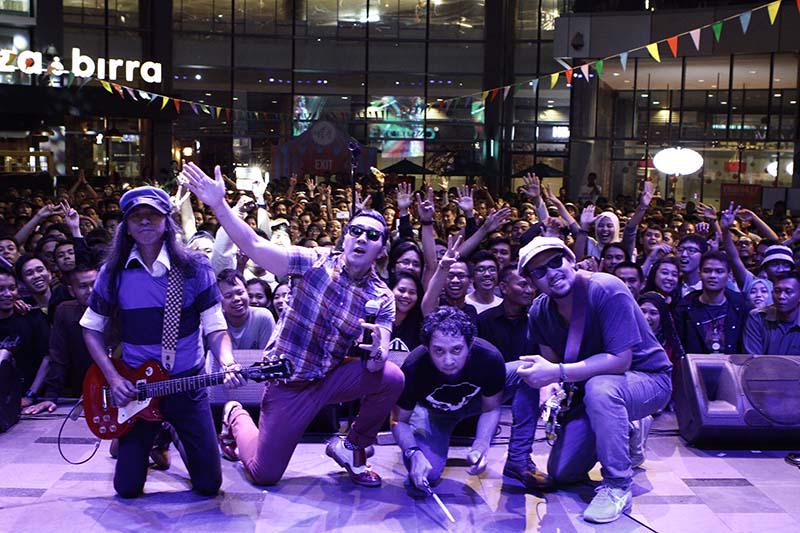 ProvokeMagazine's tweet photo. KLIMAKS @Naifband bikin Provoke! Festival 2014  KLIMAKSSSS!!! Thank you all for coming! Sampai jumpa lagi! #PFESTcoy http://t.co/f6OSgnhwek